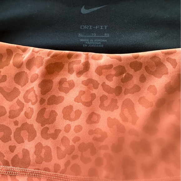 XL Dri-Fit Nike Leggings - Picture 2 of 5